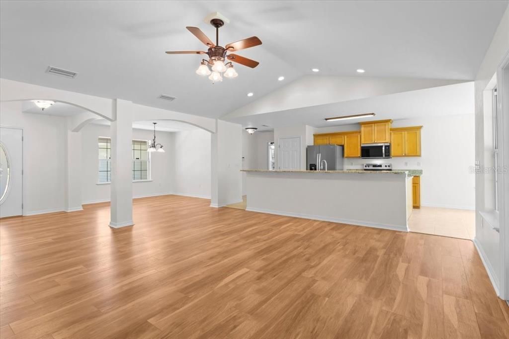 En Venta: $415,000 (3 camas, 2 baños, 1946 Pies cuadrados)