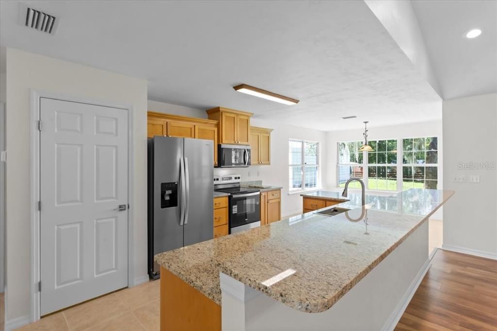 En Venta: $415,000 (3 camas, 2 baños, 1946 Pies cuadrados)