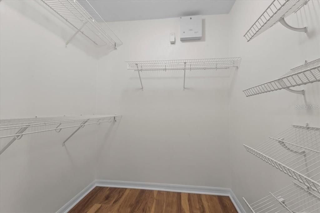 En Venta: $415,000 (3 camas, 2 baños, 1946 Pies cuadrados)