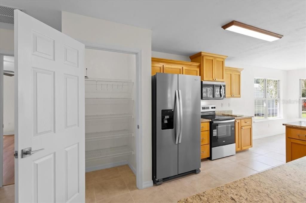 En Venta: $415,000 (3 camas, 2 baños, 1946 Pies cuadrados)