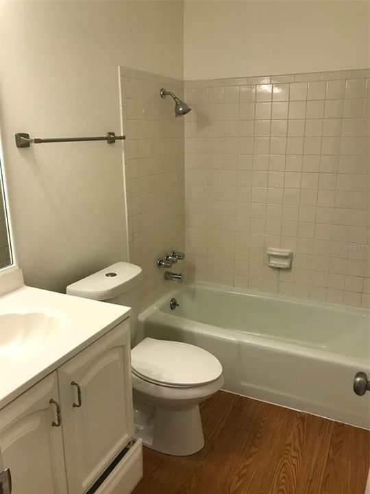 Activo con contrato: $1,800 (3 camas, 2 baños, 1764 Pies cuadrados)