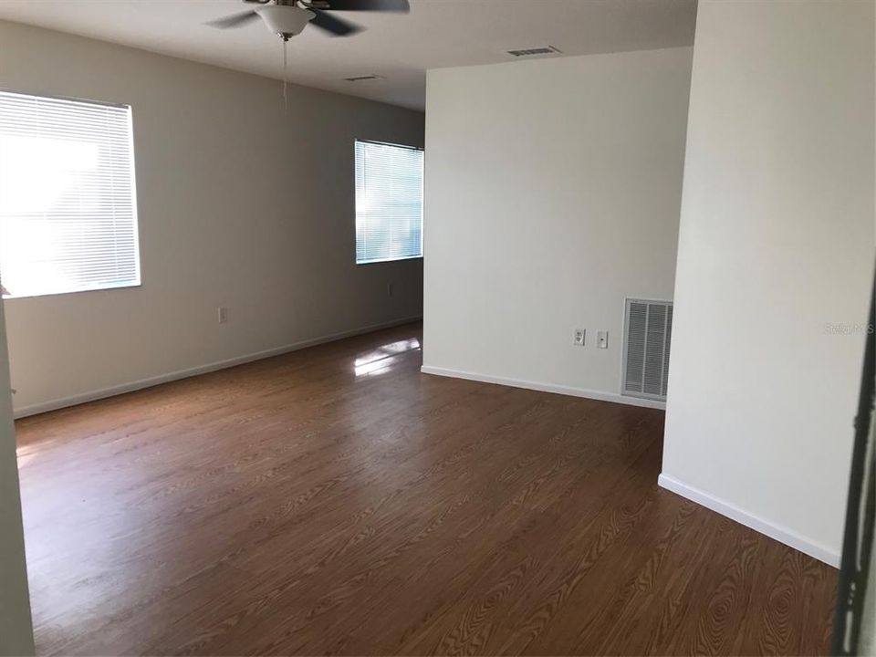 Activo con contrato: $1,800 (3 camas, 2 baños, 1764 Pies cuadrados)