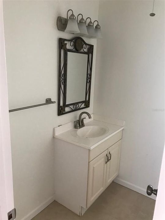 Activo con contrato: $1,800 (3 camas, 2 baños, 1764 Pies cuadrados)
