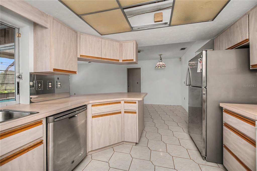 На продажу: $390,000 (4 спален, 2 ванн, 2145 Квадратных фут)