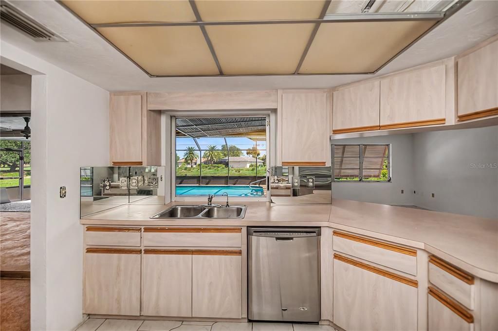 На продажу: $390,000 (4 спален, 2 ванн, 2145 Квадратных фут)