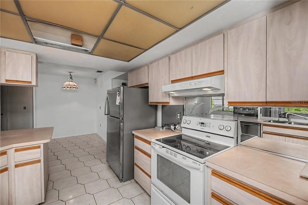 На продажу: $390,000 (4 спален, 2 ванн, 2145 Квадратных фут)