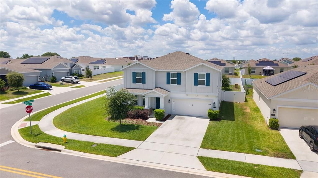 Active With Contract: $469,000 (4 beds, 2 baths, 2584 Square Feet)