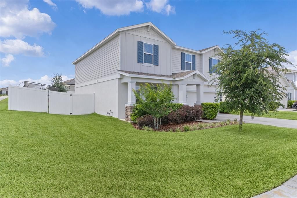 Active With Contract: $469,000 (4 beds, 2 baths, 2584 Square Feet)