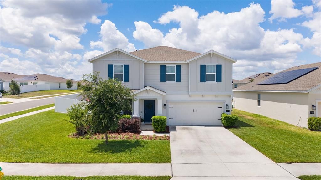 Active With Contract: $469,000 (4 beds, 2 baths, 2584 Square Feet)