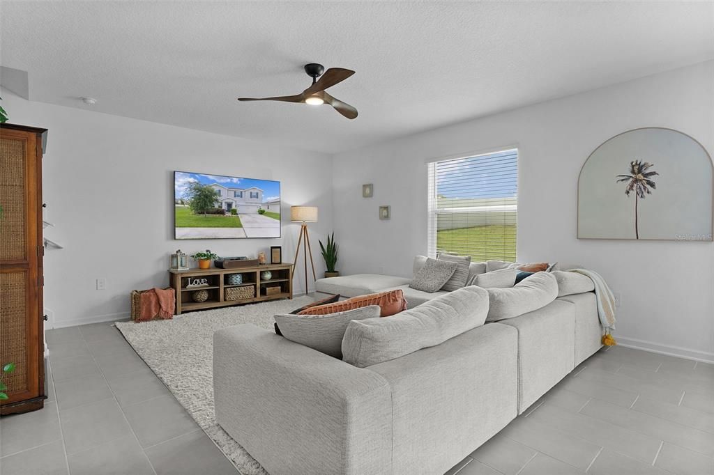 Active With Contract: $469,000 (4 beds, 2 baths, 2584 Square Feet)