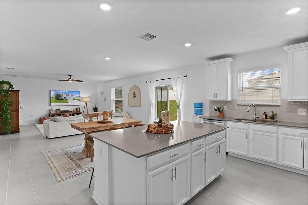 Active With Contract: $469,000 (4 beds, 2 baths, 2584 Square Feet)
