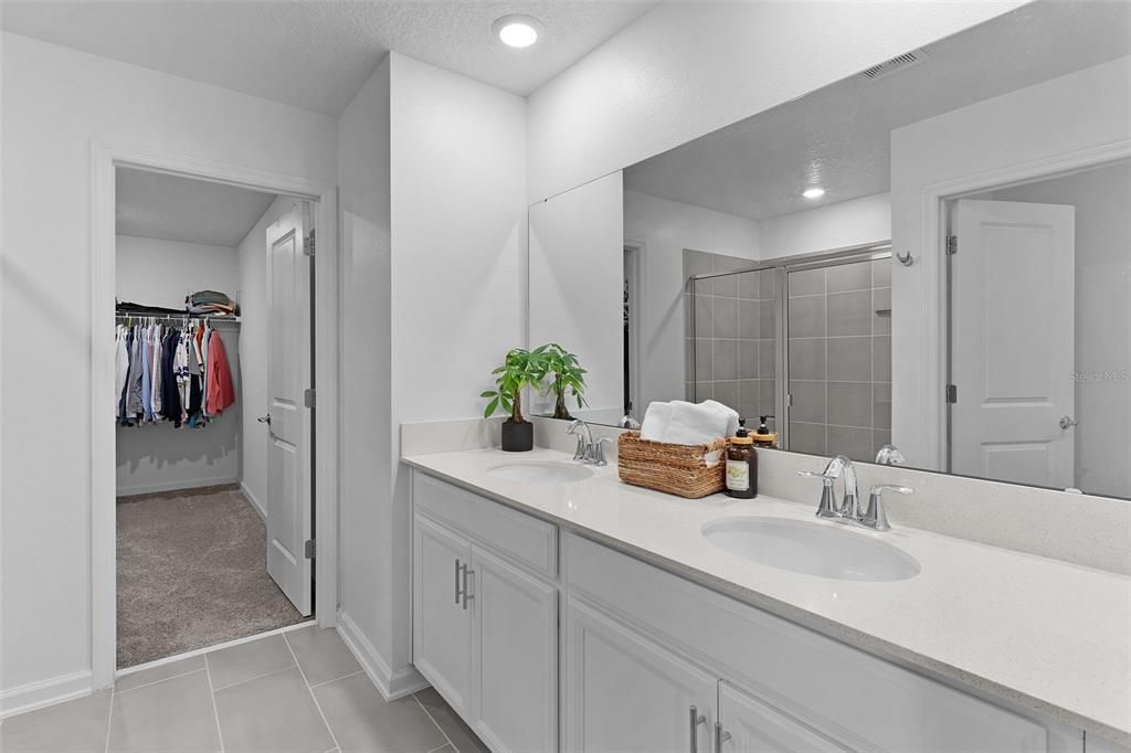 Active With Contract: $469,000 (4 beds, 2 baths, 2584 Square Feet)