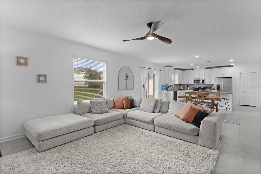 Active With Contract: $469,000 (4 beds, 2 baths, 2584 Square Feet)