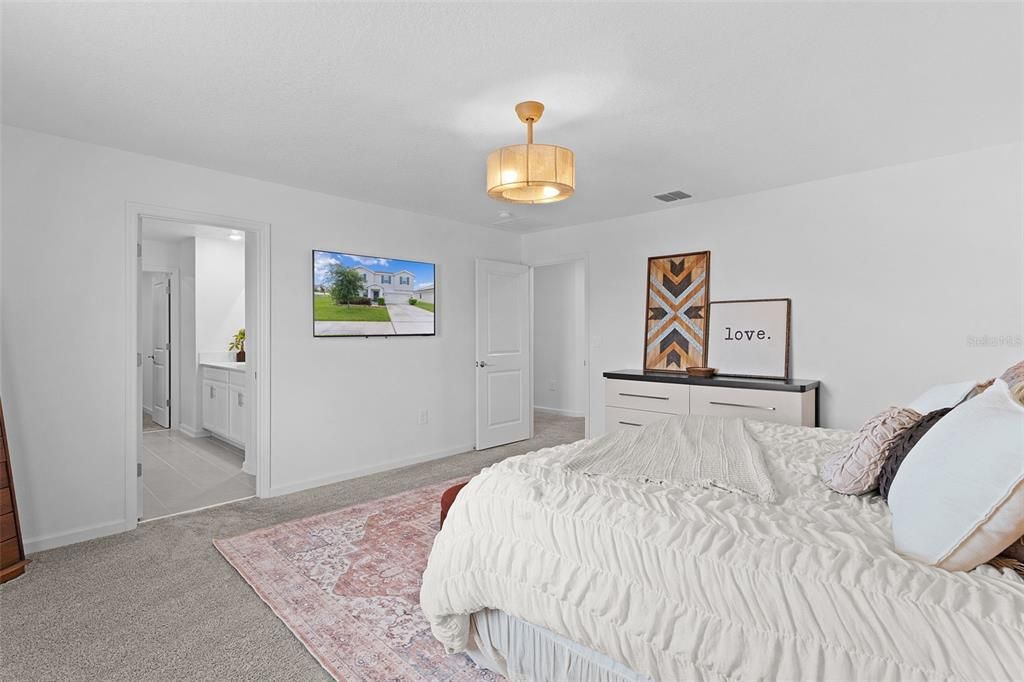 Active With Contract: $469,000 (4 beds, 2 baths, 2584 Square Feet)