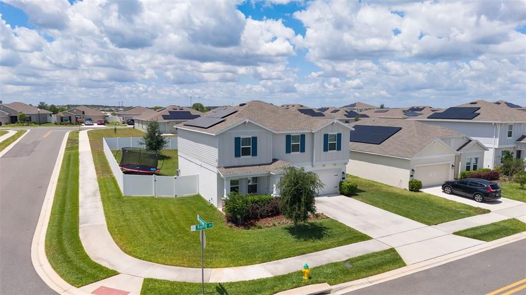 Active With Contract: $469,000 (4 beds, 2 baths, 2584 Square Feet)