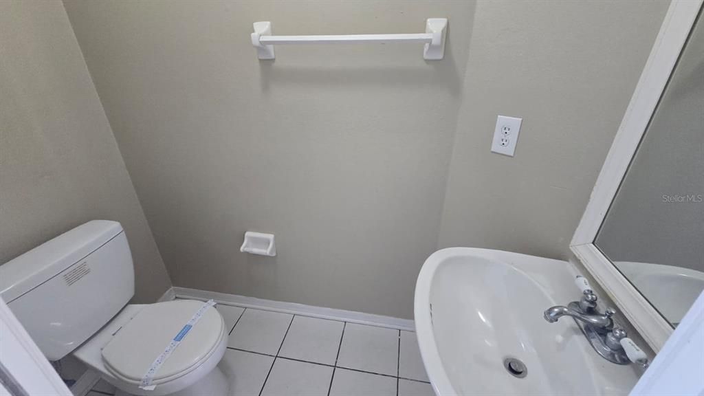 Active With Contract: $299,000 (3 beds, 2 baths, 2424 Square Feet)