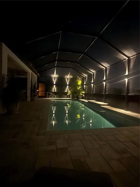 Под контрактом: $759,900 (3 спален, 3 ванн, 2309 Квадратных фут)