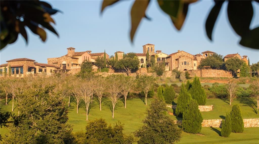 待售: $1,380,000 (1.02 acres)