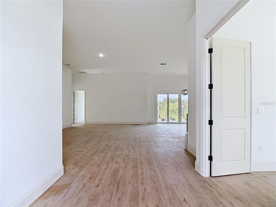 For Sale: $950,000 (4 beds, 3 baths, 2346 Square Feet)