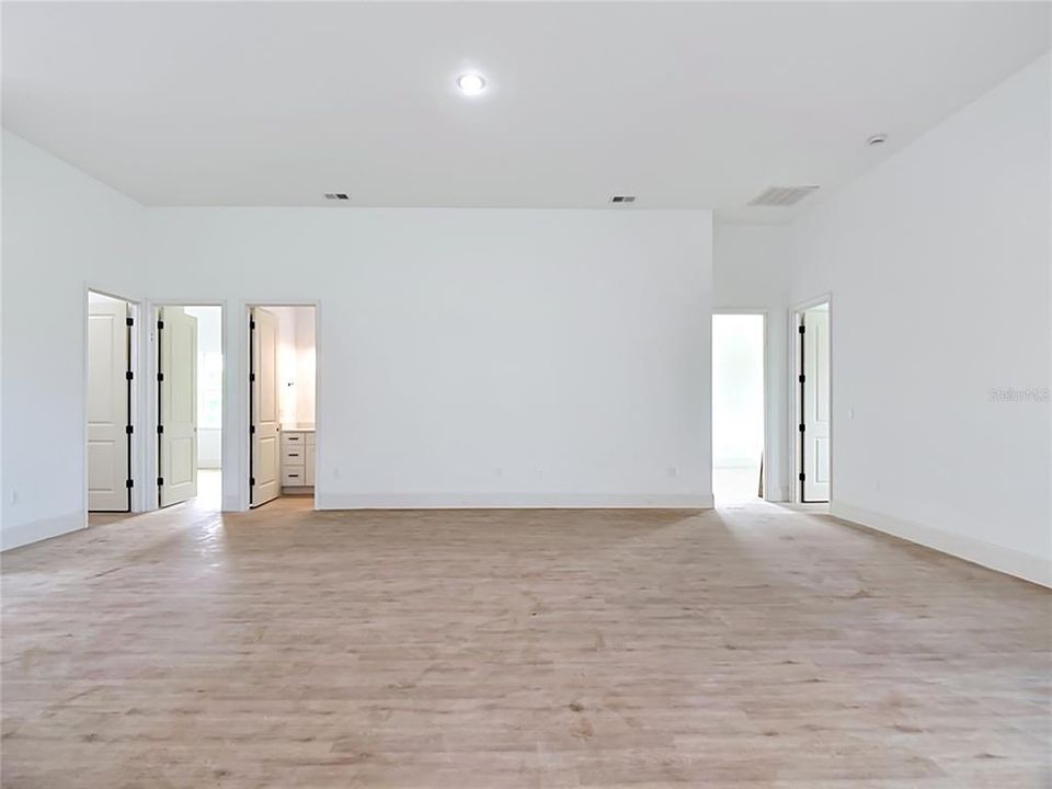 For Sale: $950,000 (4 beds, 3 baths, 2346 Square Feet)