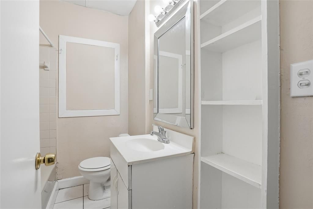 На продажу: $299,900 (4 спален, 2 ванн, 1531 Квадратных фут)
