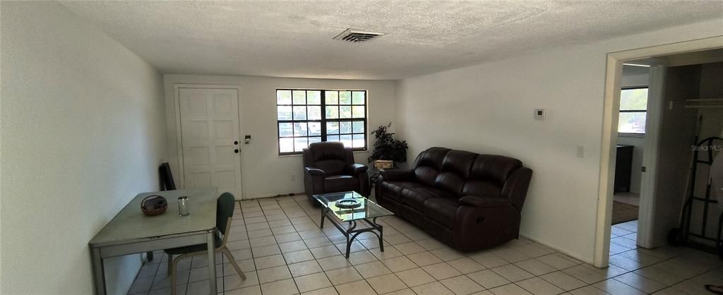 Activo con contrato: $219,900 (3 camas, 2 baños, 1323 Pies cuadrados)