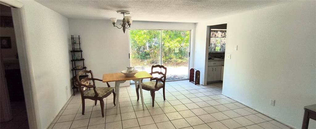 Activo con contrato: $219,900 (3 camas, 2 baños, 1323 Pies cuadrados)