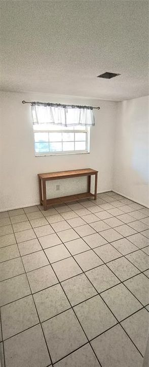 Activo con contrato: $219,900 (3 camas, 2 baños, 1323 Pies cuadrados)