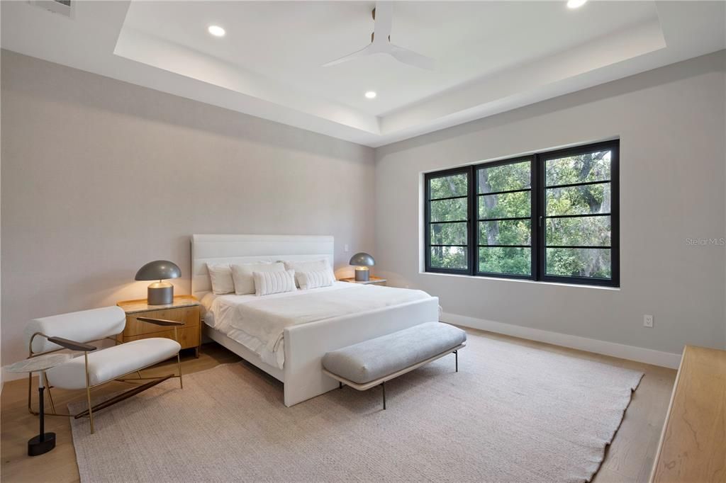 Под контрактом: $3,290,000 (4 спален, 5 ванн, 3788 Квадратных фут)