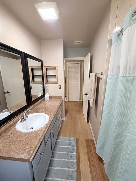 Под контрактом: $339,900 (3 спален, 2 ванн, 1207 Квадратных фут)