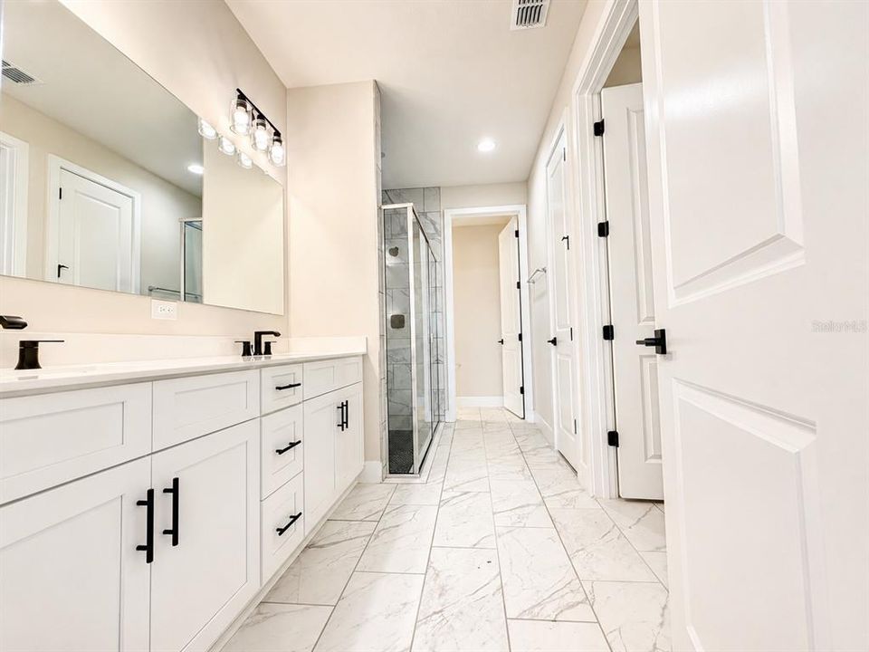 Activo con contrato: $425,000 (4 camas, 2 baños, 1805 Pies cuadrados)