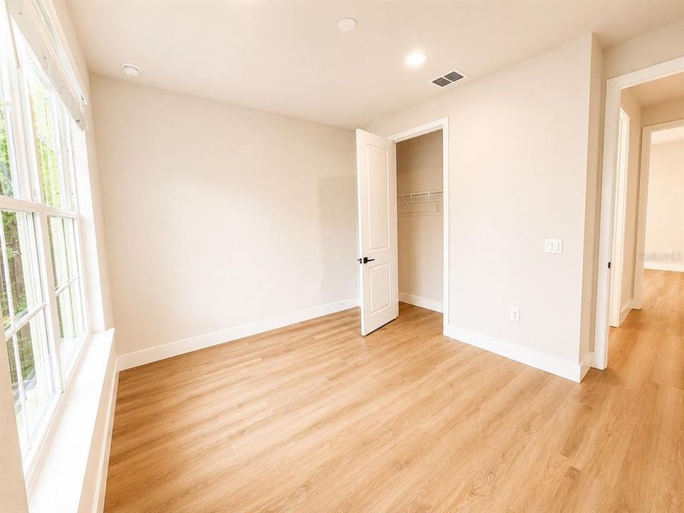 Activo con contrato: $425,000 (4 camas, 2 baños, 1805 Pies cuadrados)