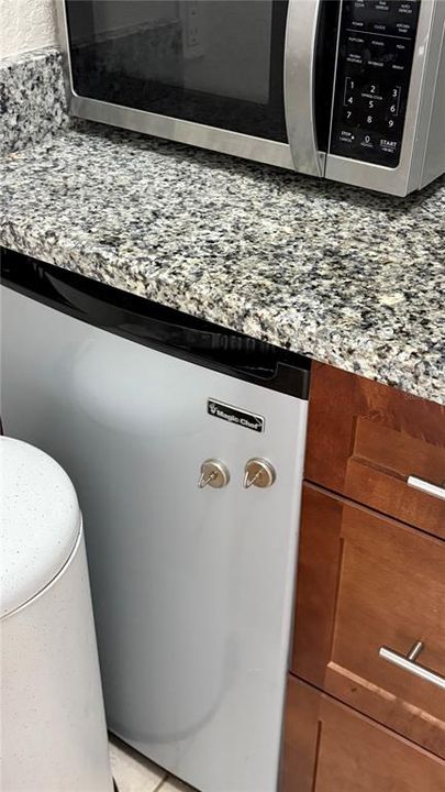 For Rent: $1,000 (1 beds, 1 baths, 460 Square Feet)