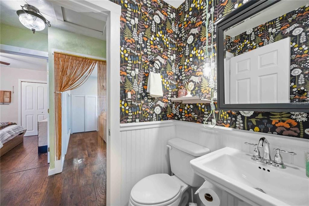 Active With Contract: $260,000 (2 beds, 1 baths, 882 Square Feet)