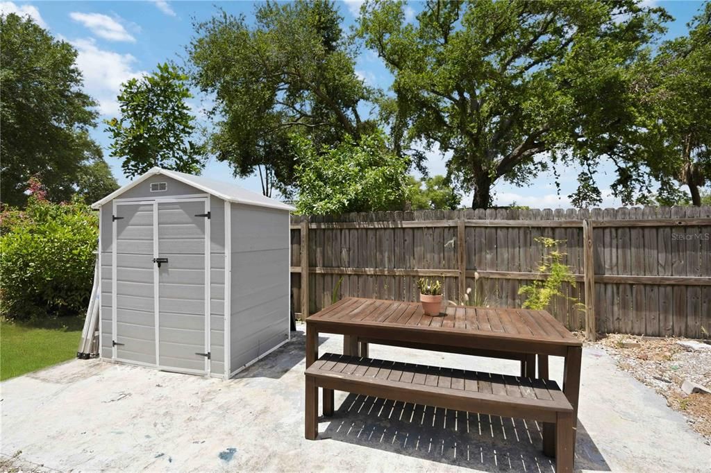 Active With Contract: $260,000 (2 beds, 1 baths, 882 Square Feet)