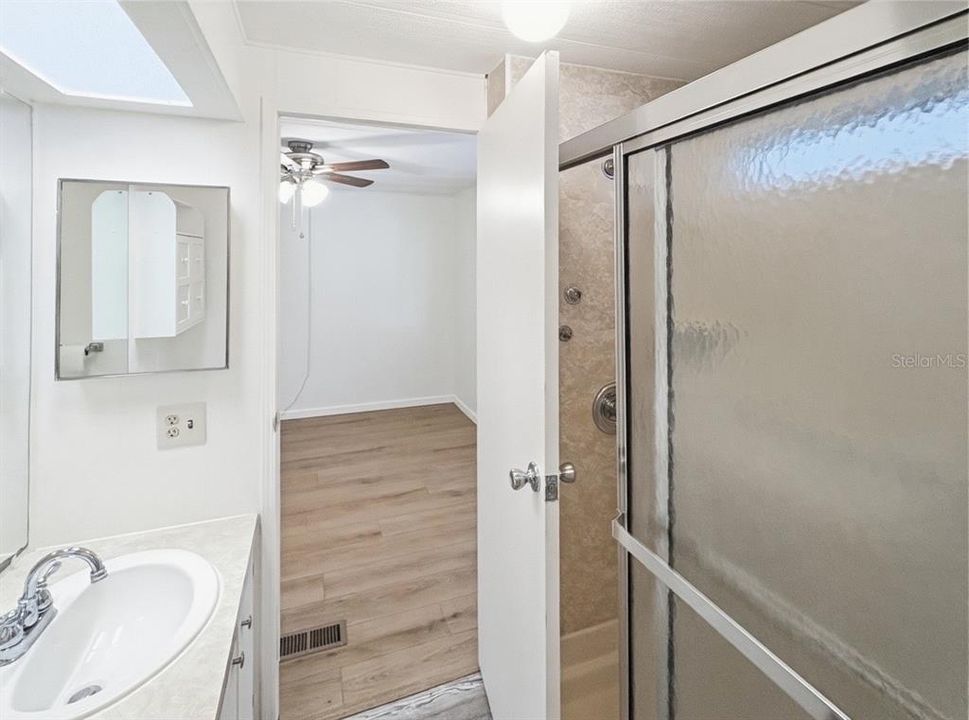 На продажу: $159,900 (2 спален, 2 ванн, 1248 Квадратных фут)