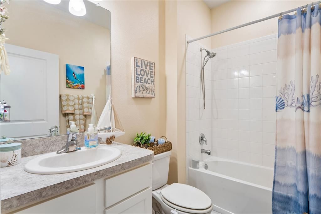 En Venta: $390,000 (4 camas, 2 baños, 2078 Pies cuadrados)
