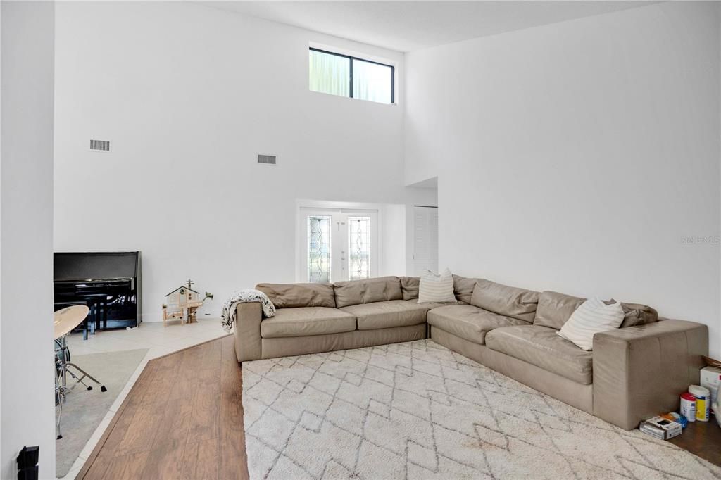 En Venta: $649,900 (4 camas, 2 baños, 2226 Pies cuadrados)