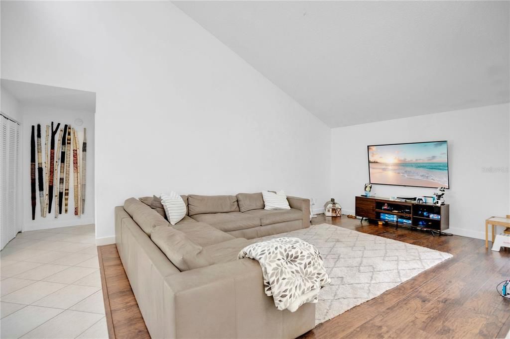 En Venta: $649,900 (4 camas, 2 baños, 2226 Pies cuadrados)
