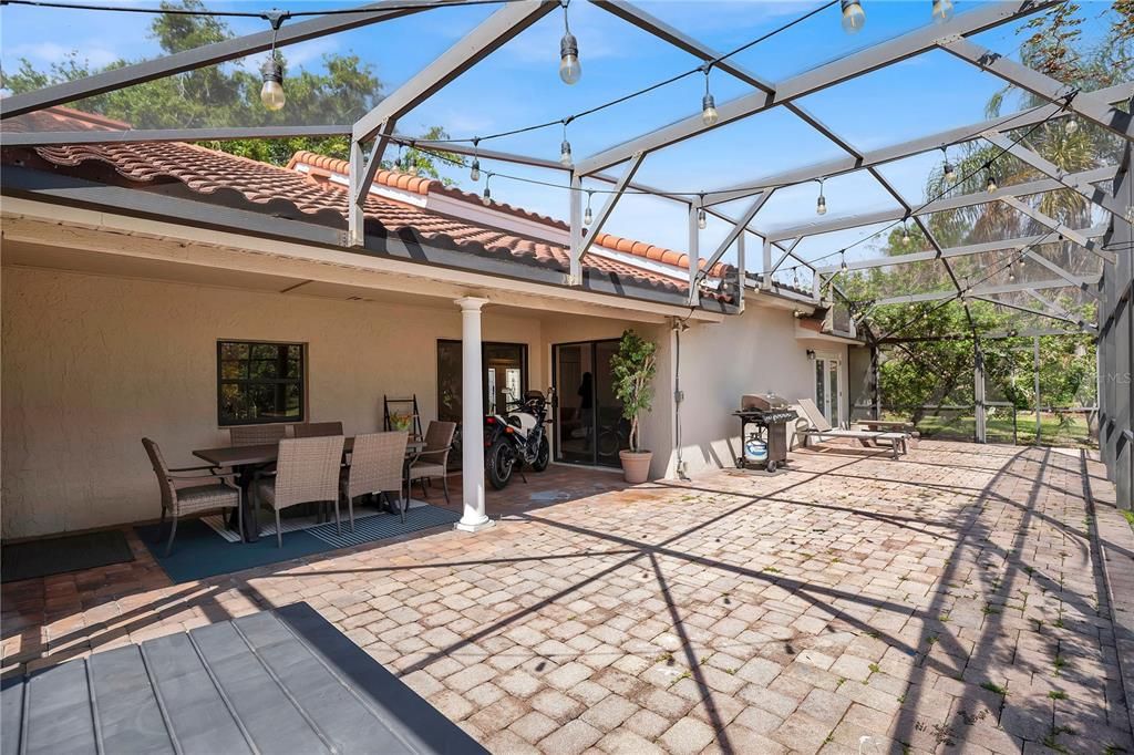 En Venta: $649,900 (4 camas, 2 baños, 2226 Pies cuadrados)