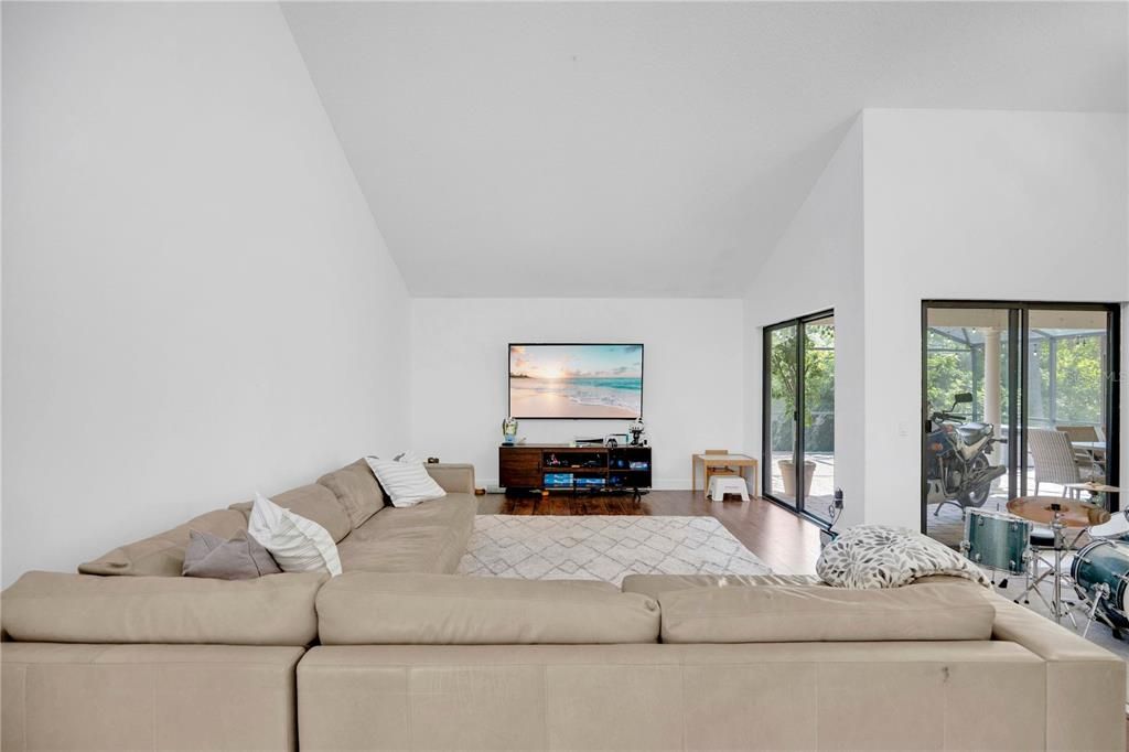 En Venta: $649,900 (4 camas, 2 baños, 2226 Pies cuadrados)