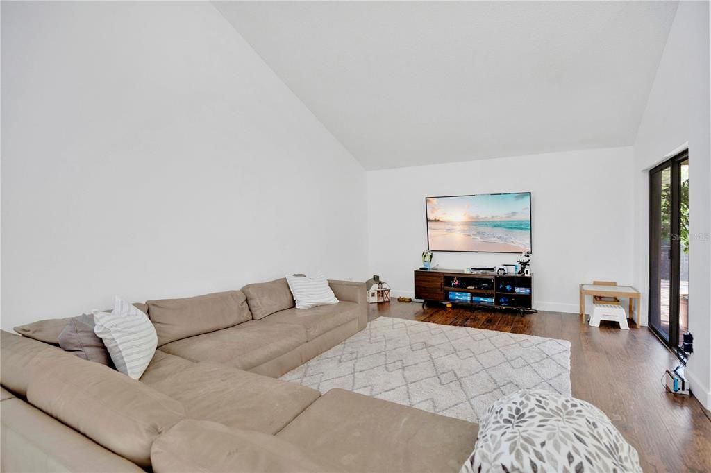 En Venta: $649,900 (4 camas, 2 baños, 2226 Pies cuadrados)