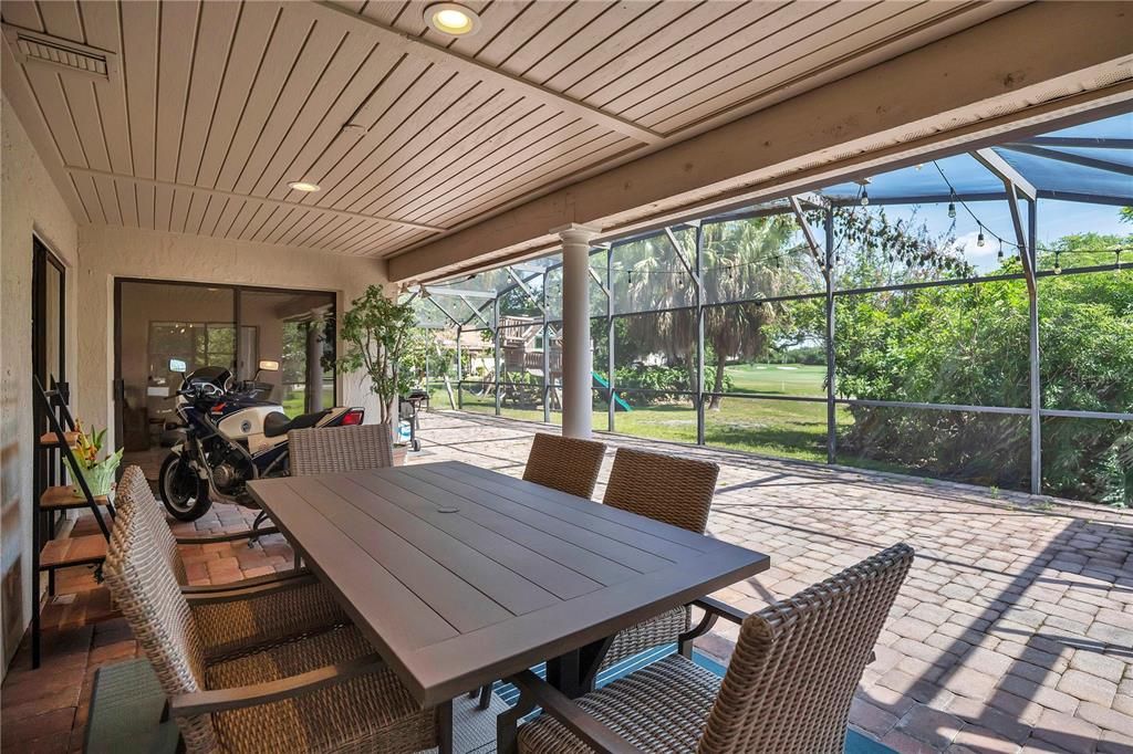 En Venta: $649,900 (4 camas, 2 baños, 2226 Pies cuadrados)