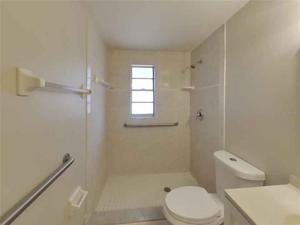 Activo con contrato: $1,899 (3 camas, 2 baños, 1053 Pies cuadrados)
