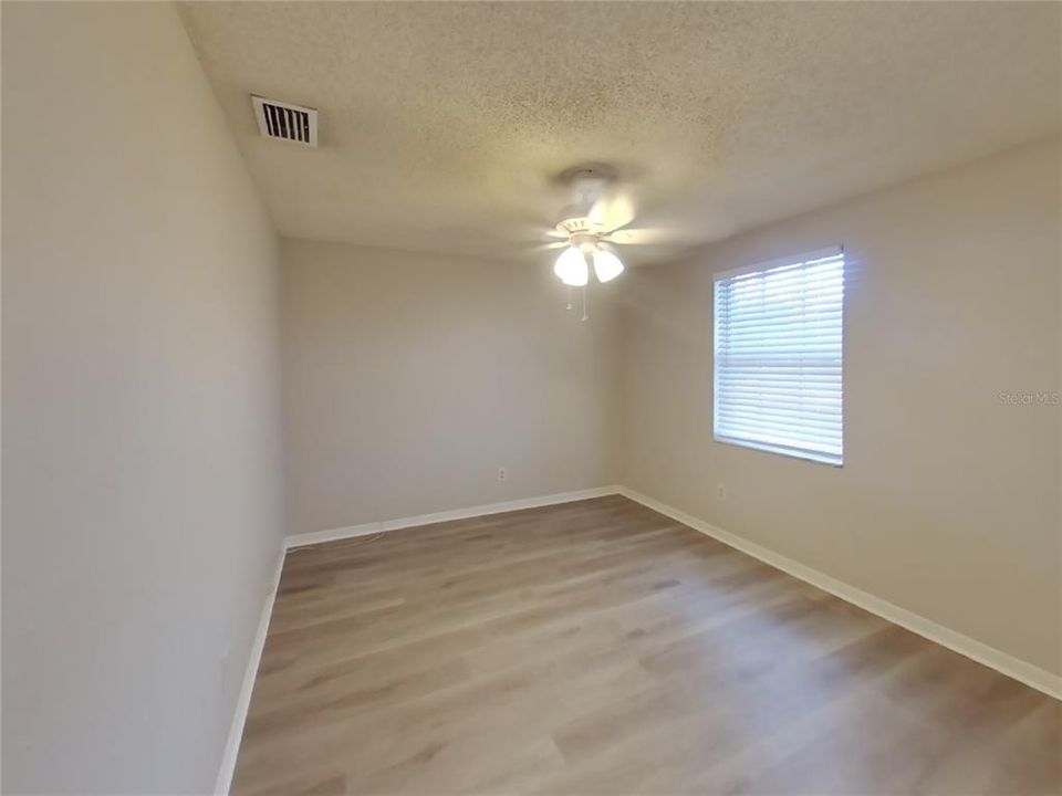 Activo con contrato: $1,899 (3 camas, 2 baños, 1053 Pies cuadrados)