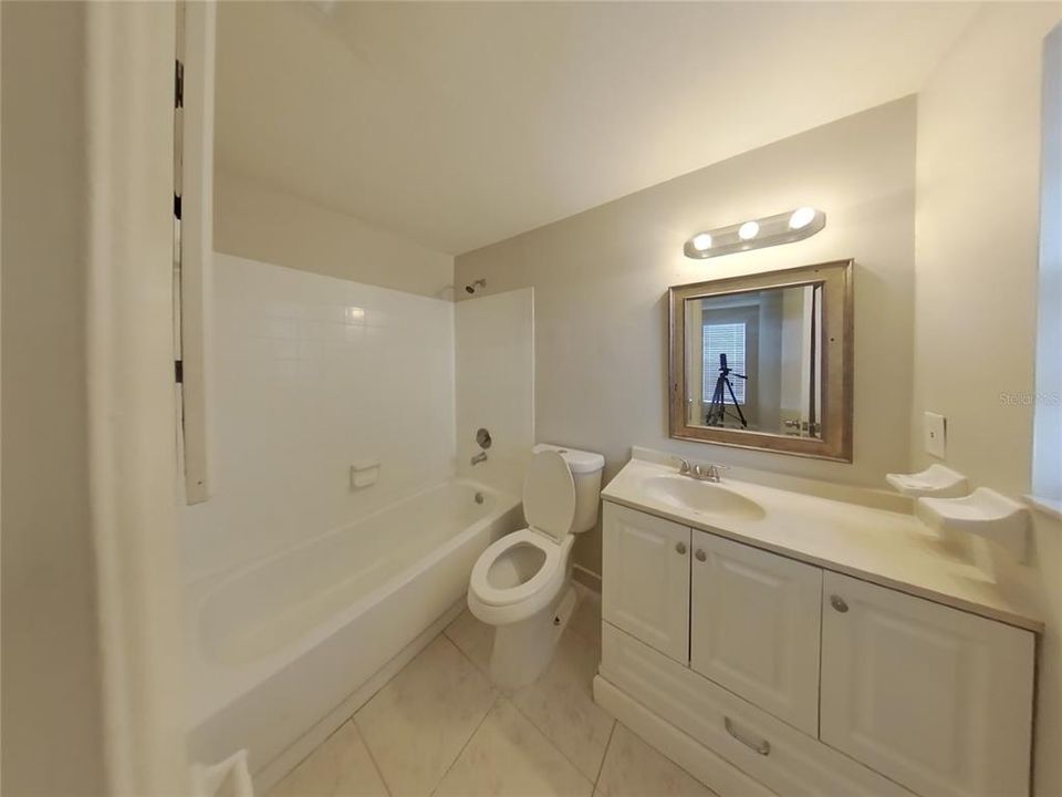 Activo con contrato: $1,899 (3 camas, 2 baños, 1053 Pies cuadrados)