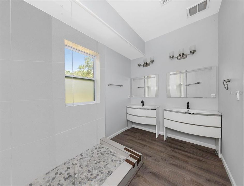 En Venta: $385,000 (6 camas, 3 baños, 2058 Pies cuadrados)
