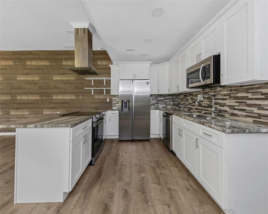 En Venta: $385,000 (6 camas, 3 baños, 2058 Pies cuadrados)