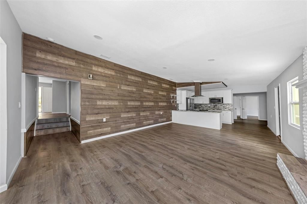 En Venta: $385,000 (6 camas, 3 baños, 2058 Pies cuadrados)