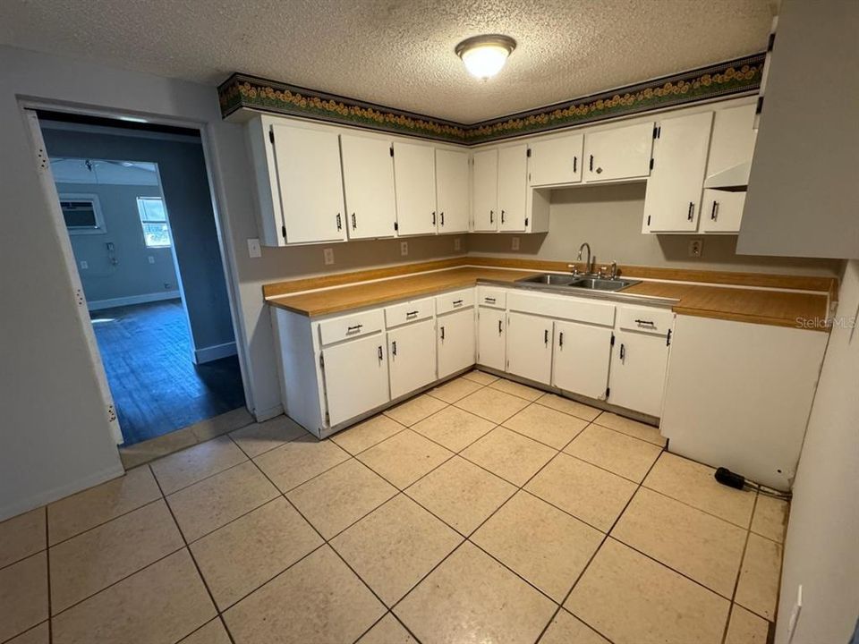 В аренду: $1,450 (3 спален, 1 ванн, 1140 Квадратных фут)